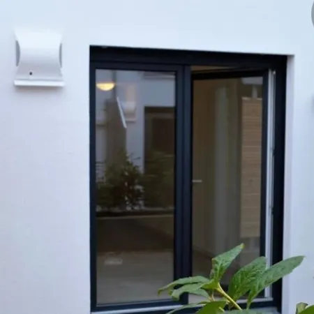 Stylish Apartment,bed&matress, Near University& Old Town, Wifi *